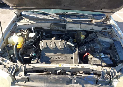 2004 Ford Escape Xlt from USA, damaged, VIN 1FMYU03114KB22142